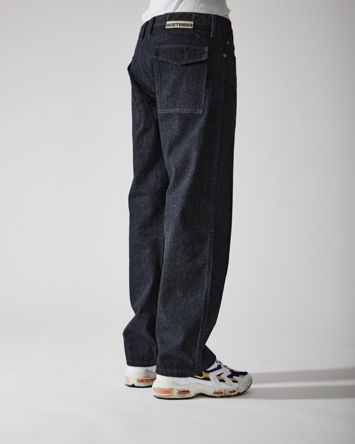 Q1 JEANS - WASHED BLACK - Quiet AnderQuiet AnderJeans